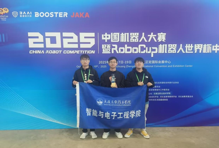 【双创映像 · 团队志】独家揭秘 | 我校机器人天团，如何全国大赛“一跳”夺魁